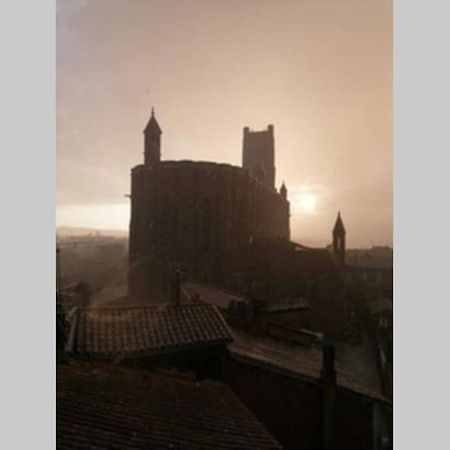 Appartement exceptionnel 4 étoiles hyper centre Albi 65 m2 au 4ème étage sans ascenseur avec une tour du 12ème siècle Esterno foto