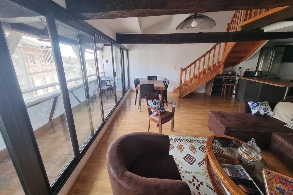 Appartement exceptionnel 4 étoiles hyper centre Albi 65 m2 au 4ème étage sans ascenseur avec une tour du 12ème siècle Esterno foto