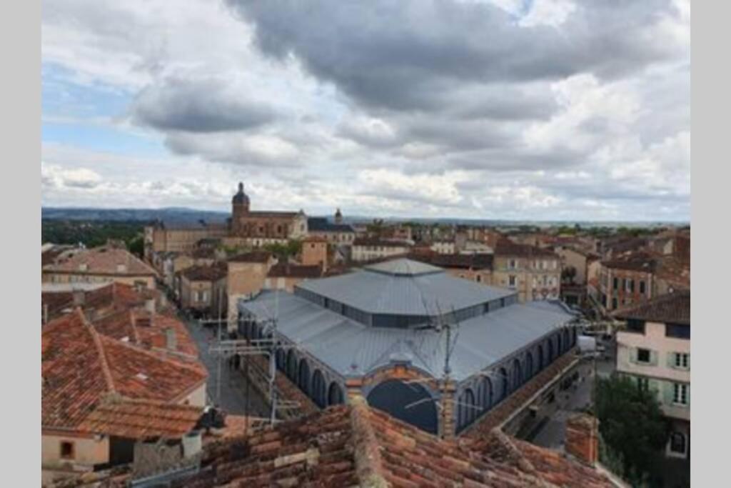Appartement exceptionnel 4 étoiles hyper centre Albi 65 m2 au 4ème étage sans ascenseur avec une tour du 12ème siècle Esterno foto
