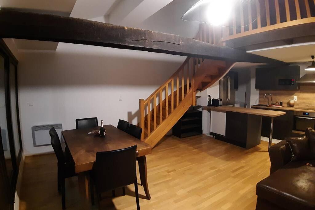 Appartement exceptionnel 4 étoiles hyper centre Albi 65 m2 au 4ème étage sans ascenseur avec une tour du 12ème siècle Esterno foto