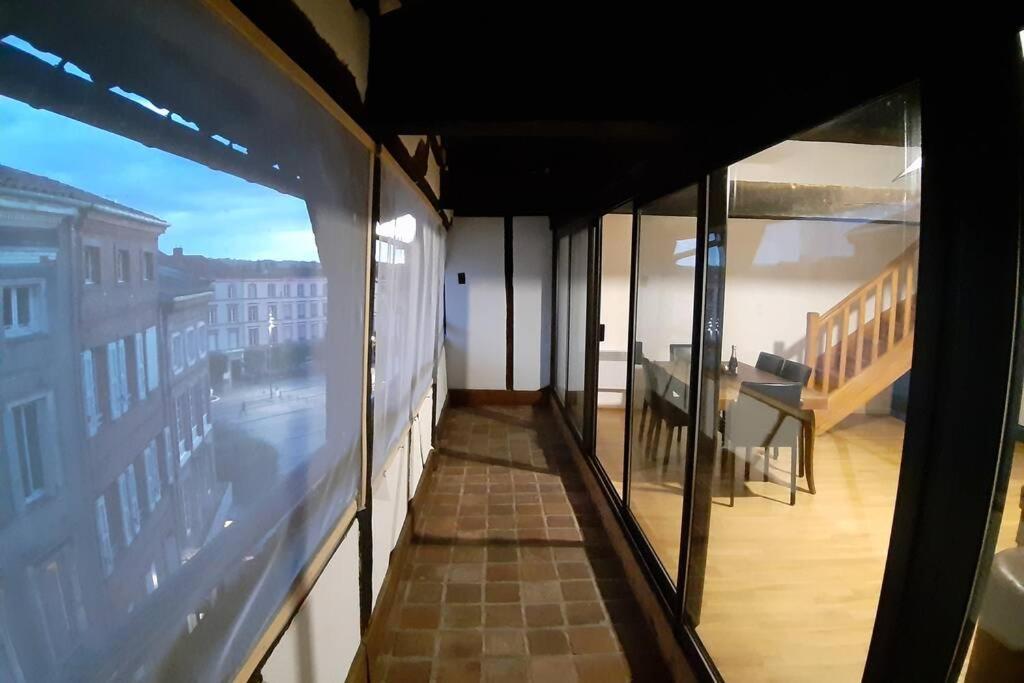 Appartement exceptionnel 4 étoiles hyper centre Albi 65 m2 au 4ème étage sans ascenseur avec une tour du 12ème siècle Esterno foto