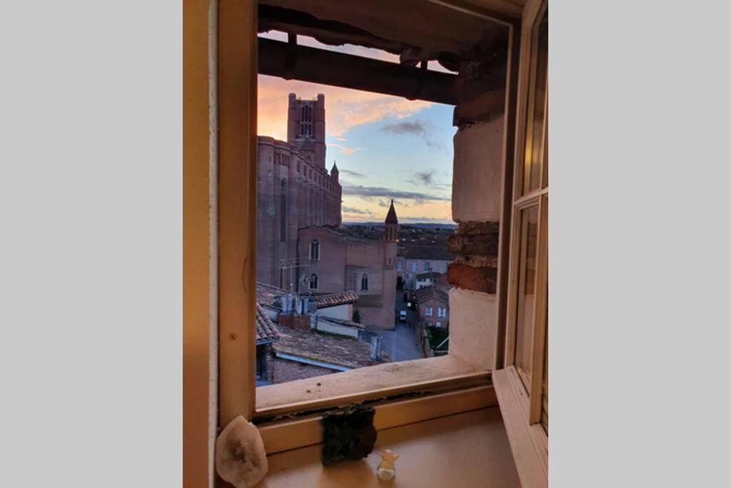 Appartement exceptionnel 4 étoiles hyper centre Albi 65 m2 au 4ème étage sans ascenseur avec une tour du 12ème siècle Esterno foto