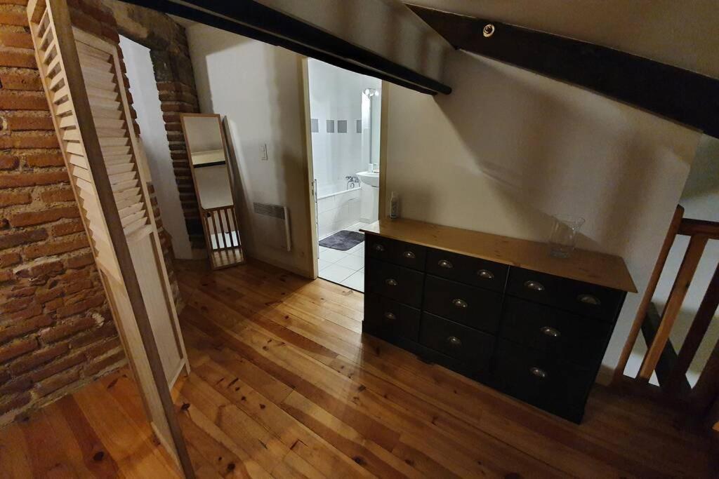Appartement exceptionnel 4 étoiles hyper centre Albi 65 m2 au 4ème étage sans ascenseur avec une tour du 12ème siècle Esterno foto