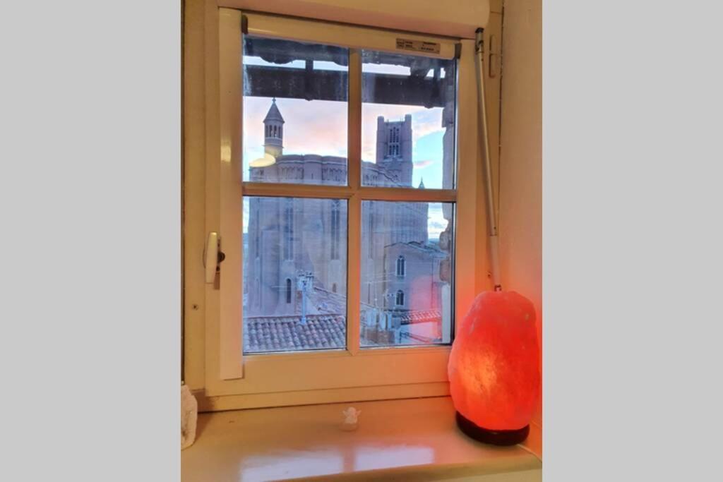 Appartement exceptionnel 4 étoiles hyper centre Albi 65 m2 au 4ème étage sans ascenseur avec une tour du 12ème siècle Esterno foto