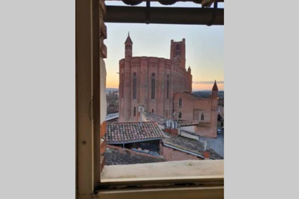 Appartement exceptionnel 4 étoiles hyper centre Albi 65 m2 au 4ème étage sans ascenseur avec une tour du 12ème siècle Esterno foto