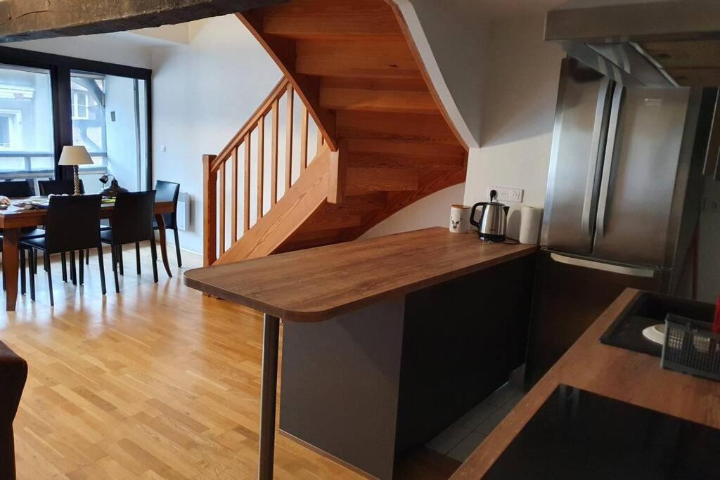 Appartement exceptionnel 4 étoiles hyper centre Albi 65 m2 au 4ème étage sans ascenseur avec une tour du 12ème siècle Esterno foto