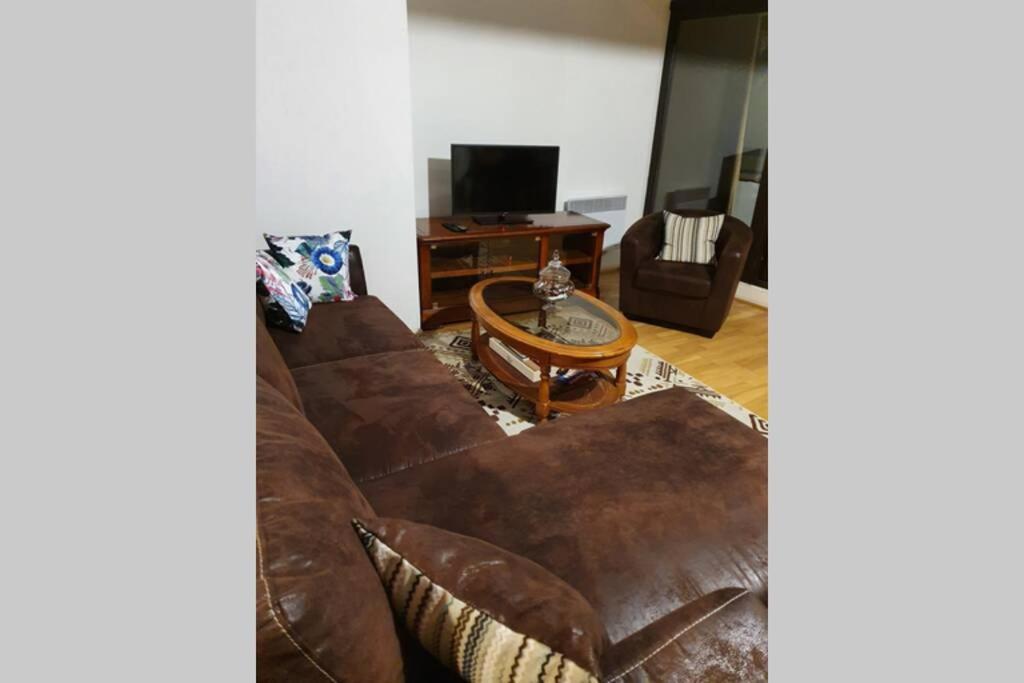 Appartement exceptionnel 4 étoiles hyper centre Albi 65 m2 au 4ème étage sans ascenseur avec une tour du 12ème siècle Esterno foto